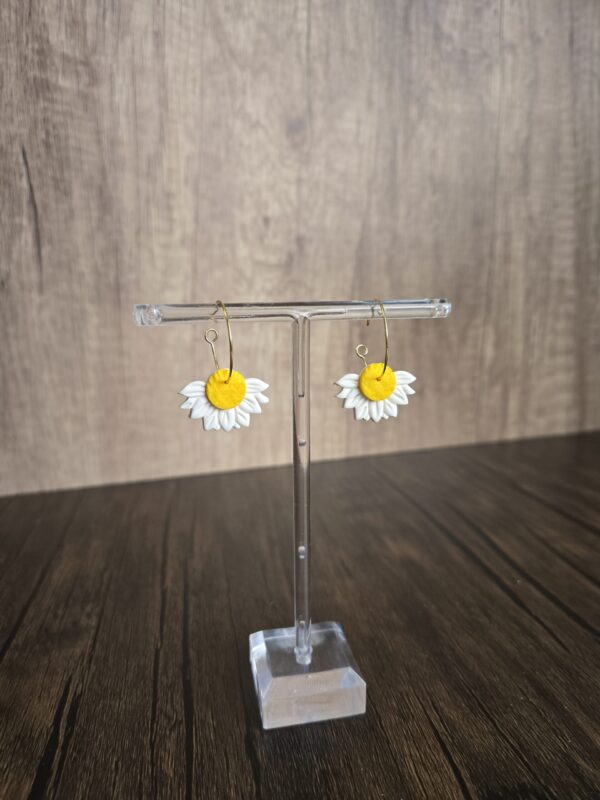 Half Daisy on Hoop