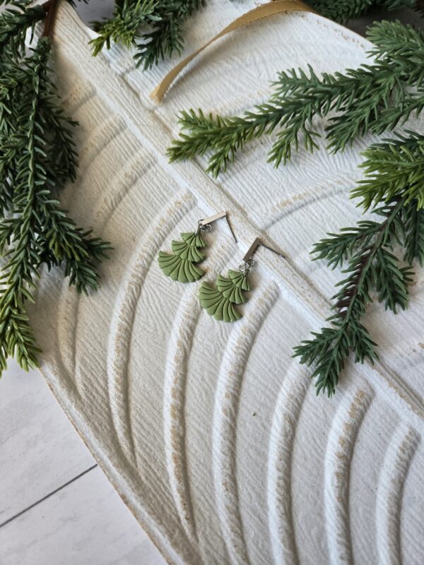 20251127_121532 Simple Green Tree