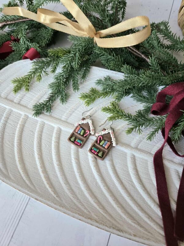 Gingerbread1. Gingerbread Bookshelf #1