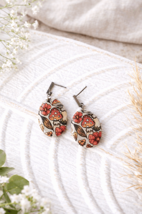 1000016292 (2) Oval Mushroom